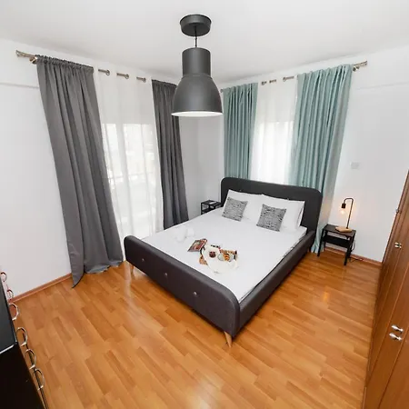 2 Bedroom Flat Lägenhet