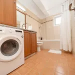 2 Bedroom Flat *