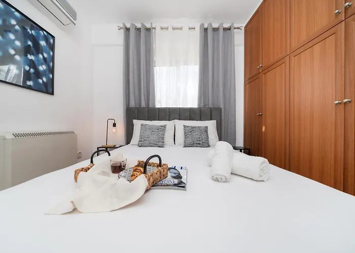 2 Bedroom Flat *